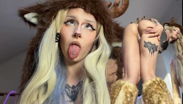 Alinaluvin shaking that blonde ass in a reindeer suit... damn ?